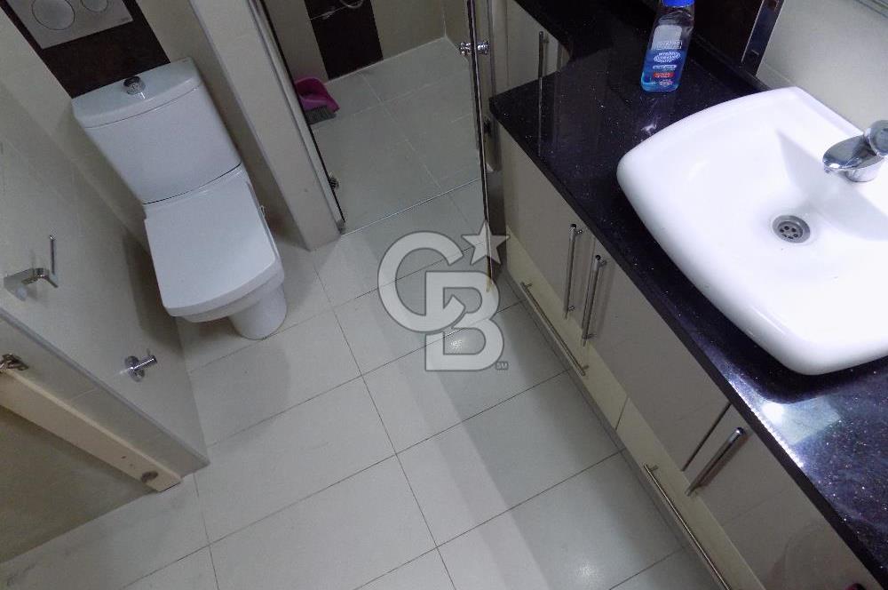 Körfez Mahallesinde Deniz ve Havuz Manzaralı 3+1 Kiralık Daire