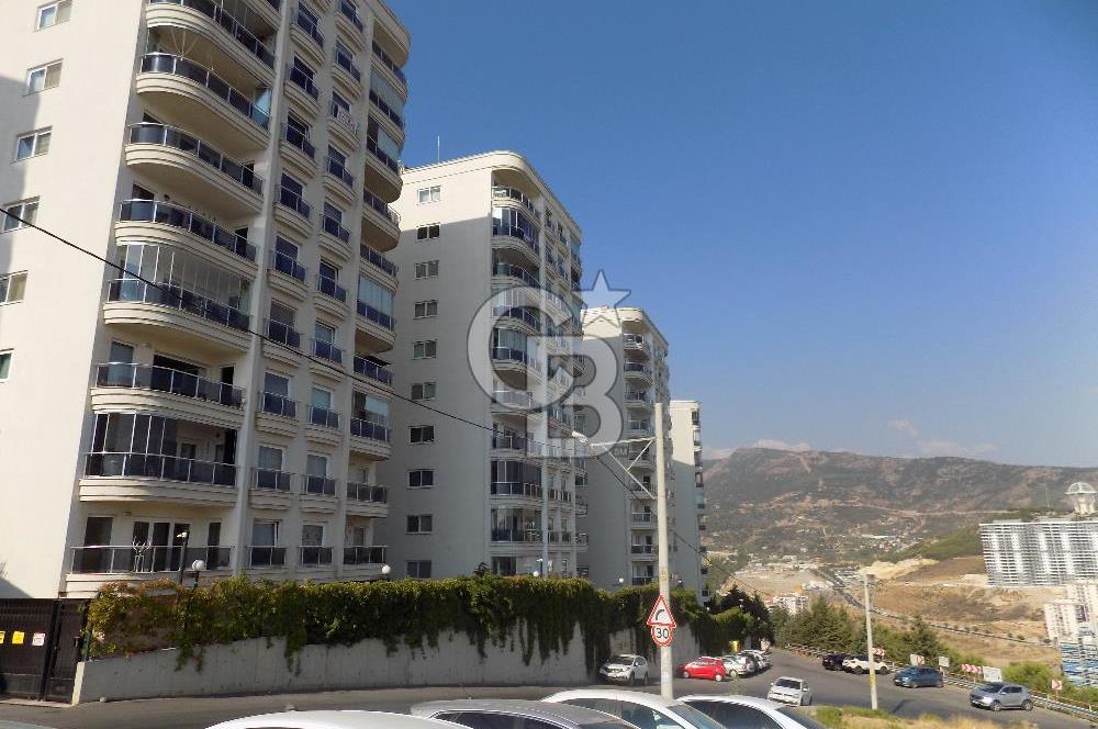 Körfez Mahallesinde Deniz ve Havuz Manzaralı 3+1 Kiralık Daire