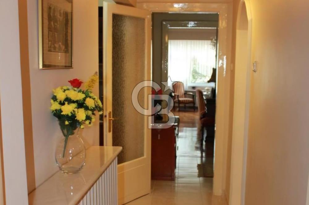 Cihangir Meydan da Cadde üzeri Cift Cepheli Satılık 3+1 Daire