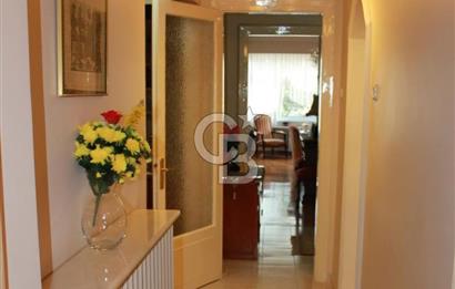 Cihangir Meydan da Cadde üzeri Cift Cepheli Satılık 3+1 Daire