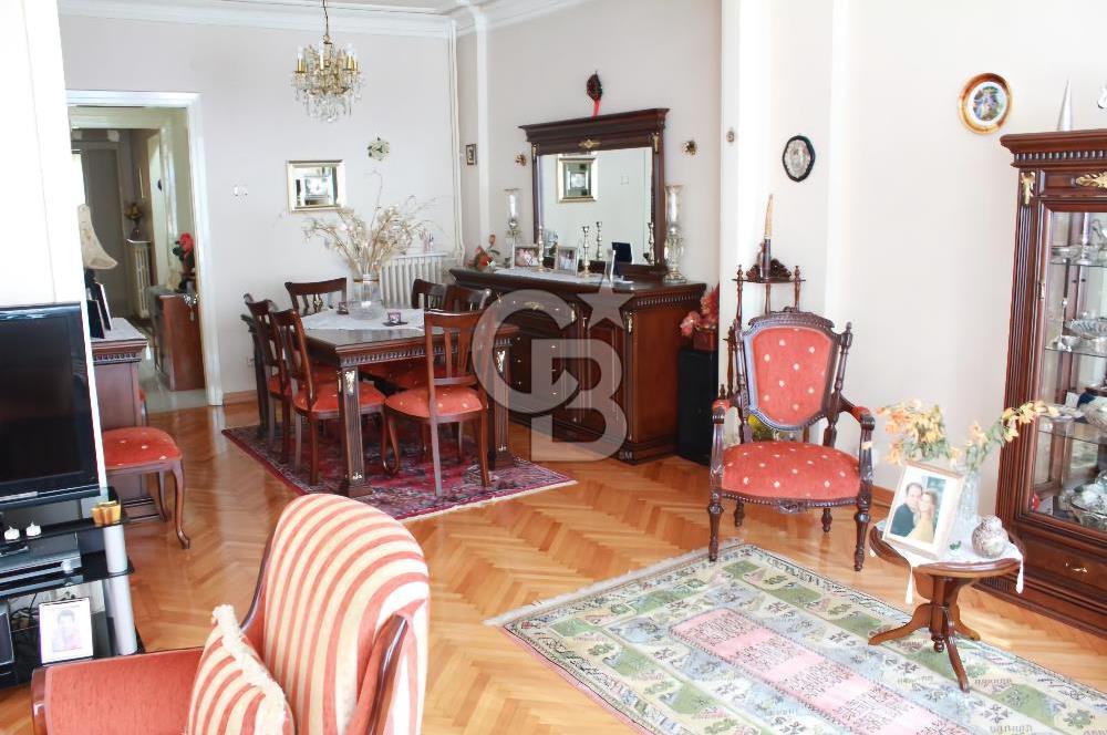 Cihangir Meydan da Cadde üzeri Cift Cepheli Satılık 3+1 Daire