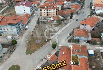 Kızılcabölük Girişinde 3 Tarafı Yol Cepheli Satılık 550 m² Arsa