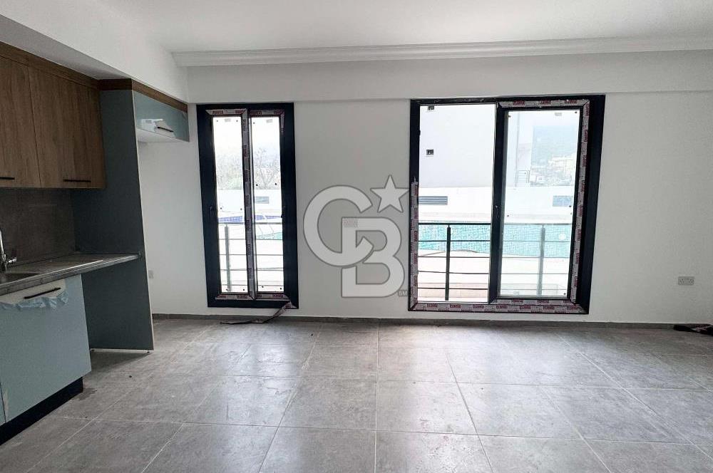 Kıbrıs Girne Alsancak ta Havuzlu Sitede Satılık 1+1 Bahçe Katı Daire