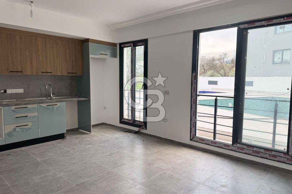 Kıbrıs Girne Alsancak ta Havuzlu Sitede Satılık 1+1 Bahçe Katı Daire