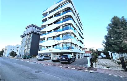 KKTC Girne Merkezde Çarşının İçinde Deniz Manzaralı Satılık 2+1 Eşyalı Daire