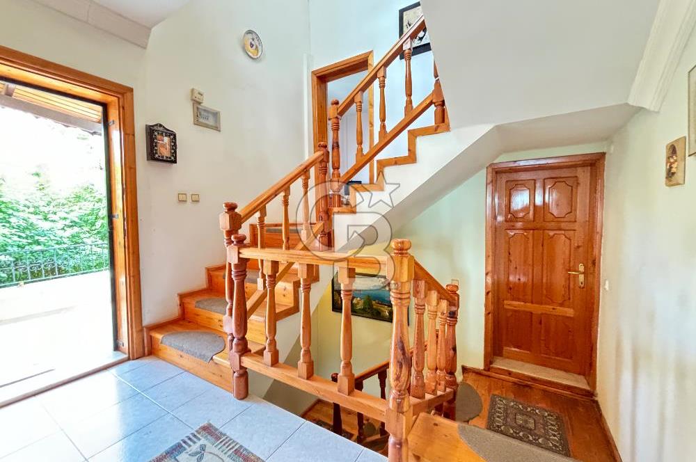 Bodrum Umurca Kale ve Deniz Manzaralı Satılık 5+2 Villa