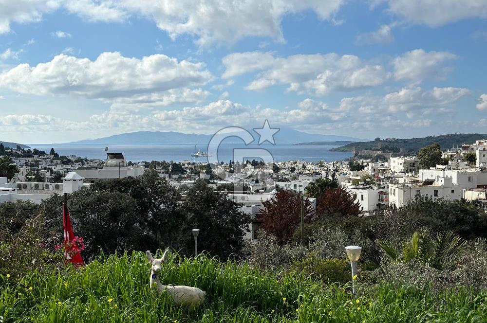 Bodrum Umurca Kale ve Deniz Manzaralı Satılık 5+2 Villa