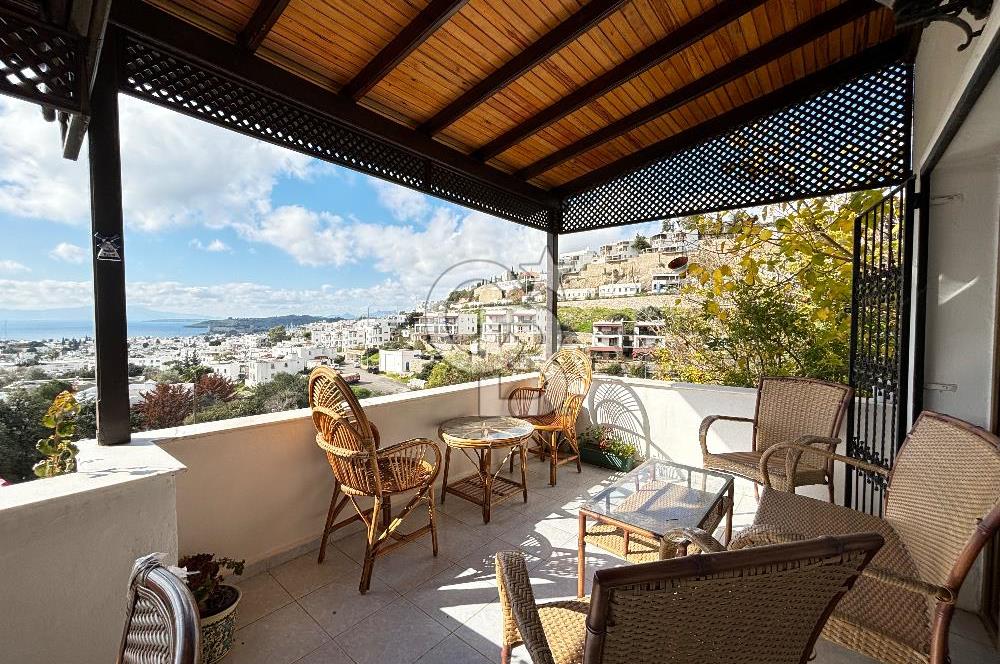 Bodrum Umurca Kale ve Deniz Manzaralı Satılık 5+2 Villa