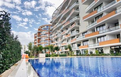 KKTC Girne Merkezde Site İçerisinde Deniz Manzaralı Satılık 3+1 Lüks Daire