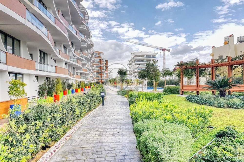 KKTC Girne Merkezde Site İçerisinde Deniz Manzaralı Satılık 3+1 Lüks Daire