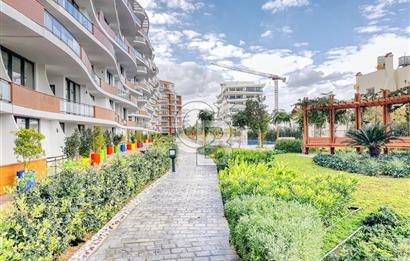 KKTC Girne Merkezde Site İçerisinde Deniz Manzaralı Satılık 3+1 Lüks Daire