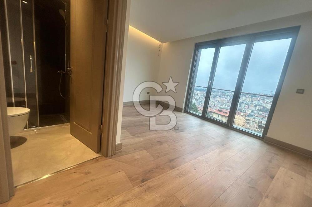 Çengelköy'de boğaz manzaralı, balkonlu 4+1 165 m2 lüks daire