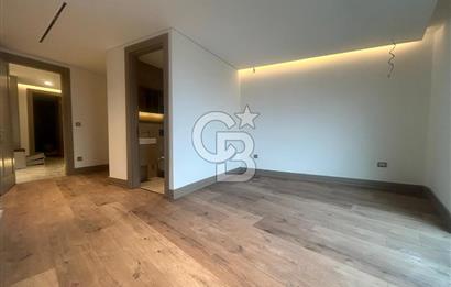 Çengelköy'de boğaz manzaralı, balkonlu 4+1 165 m2 lüks daire