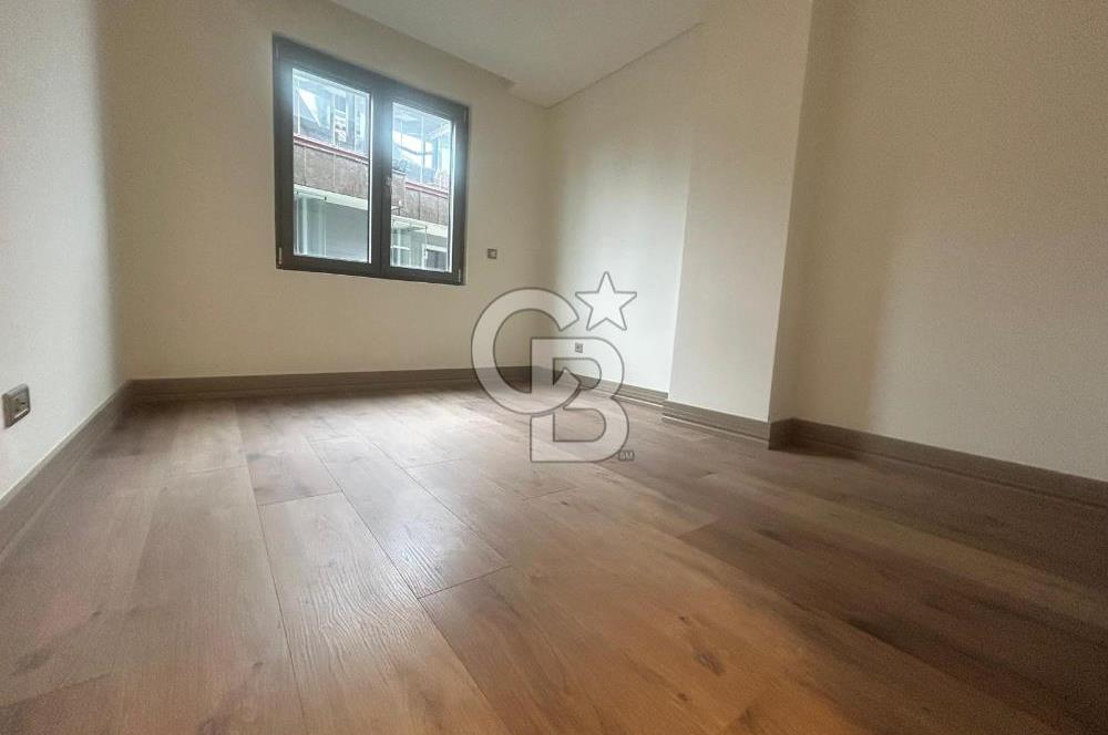 Çengelköy'de boğaz manzaralı, balkonlu 4+1 165 m2 lüks daire