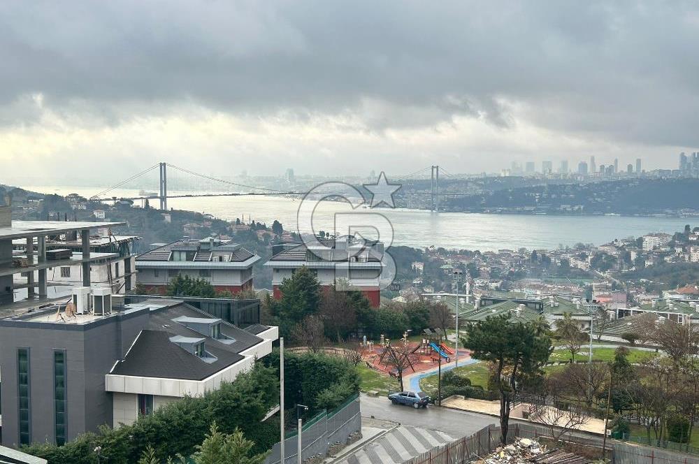 Çengelköy'de boğaz manzaralı, balkonlu 4+1 165 m2 lüks daire