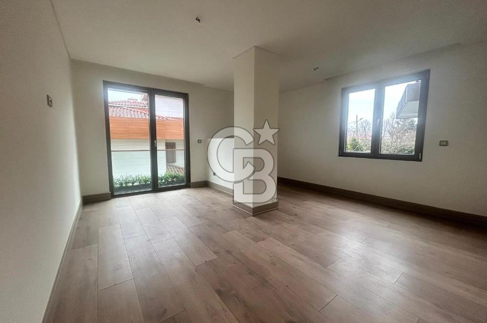 Çengelköy'de boğaz manzaralı, balkonlu 4+1 165 m2 lüks daire