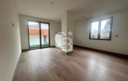 Çengelköy'de boğaz manzaralı, balkonlu 4+1 165 m2 lüks daire