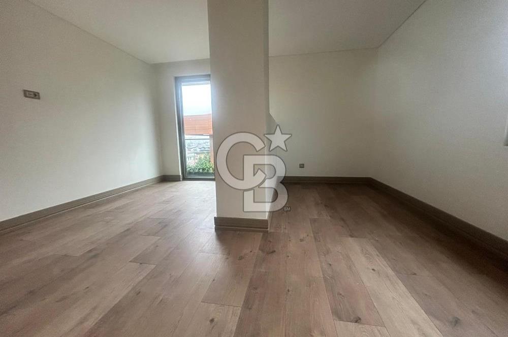 Çengelköy'de boğaz manzaralı, balkonlu 4+1 165 m2 lüks daire