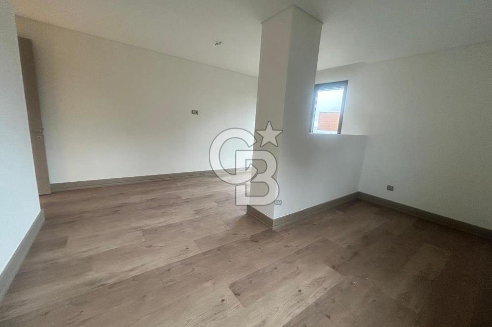 Çengelköy'de boğaz manzaralı, balkonlu 4+1 165 m2 lüks daire