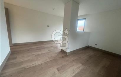 Çengelköy'de boğaz manzaralı, balkonlu 4+1 165 m2 lüks daire