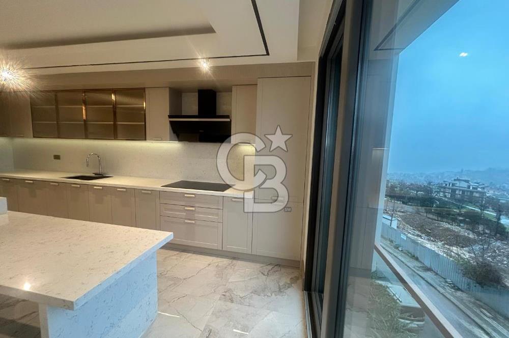 Çengelköy'de boğaz manzaralı, balkonlu 4+1 165 m2 lüks daire