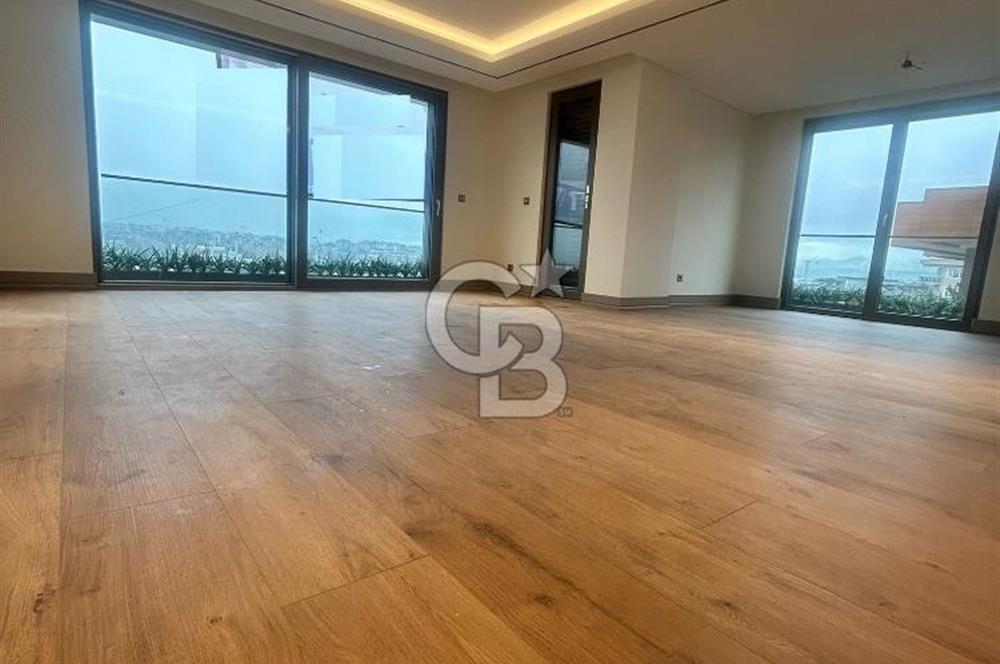 Çengelköy'de boğaz manzaralı, balkonlu 4+1 165 m2 lüks daire