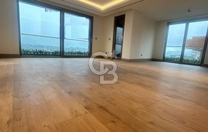 Çengelköy'de boğaz manzaralı, balkonlu 4+1 165 m2 lüks daire