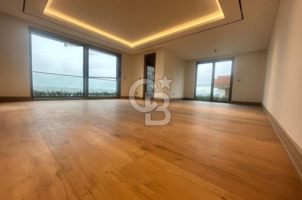 Çengelköy'de boğaz manzaralı, balkonlu 4+1 165 m2 lüks daire