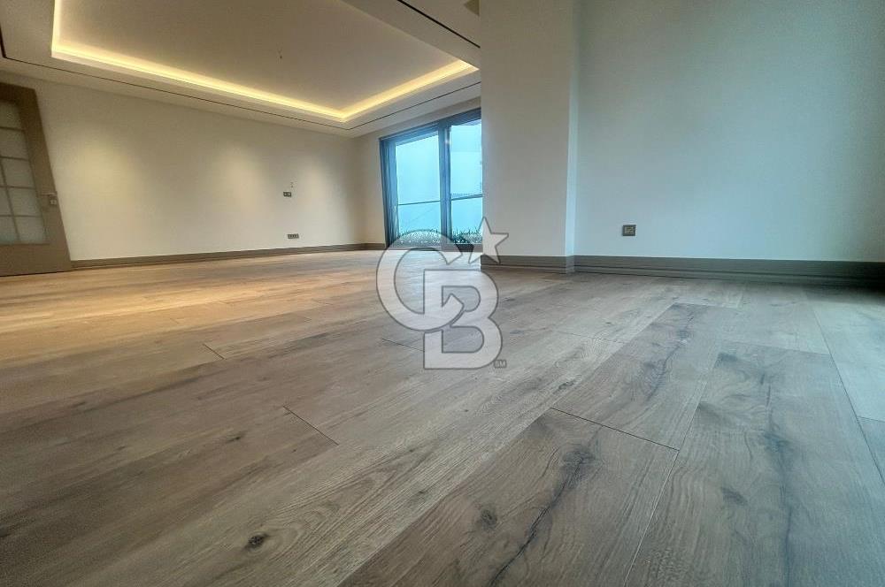 Çengelköy'de boğaz manzaralı, balkonlu 4+1 165 m2 lüks daire