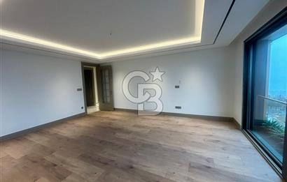 Çengelköy'de boğaz manzaralı, balkonlu 4+1 165 m2 lüks daire