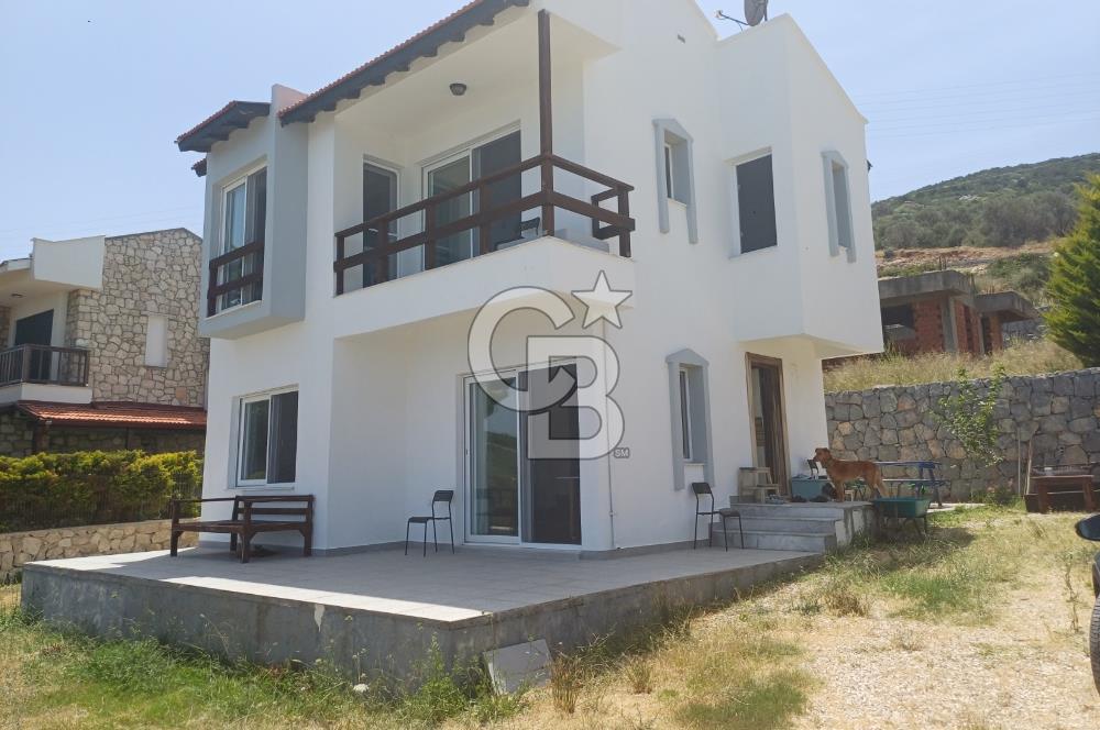  Karaburun Mordoğan da Denize Sıfır Satılık Müstakil Villa