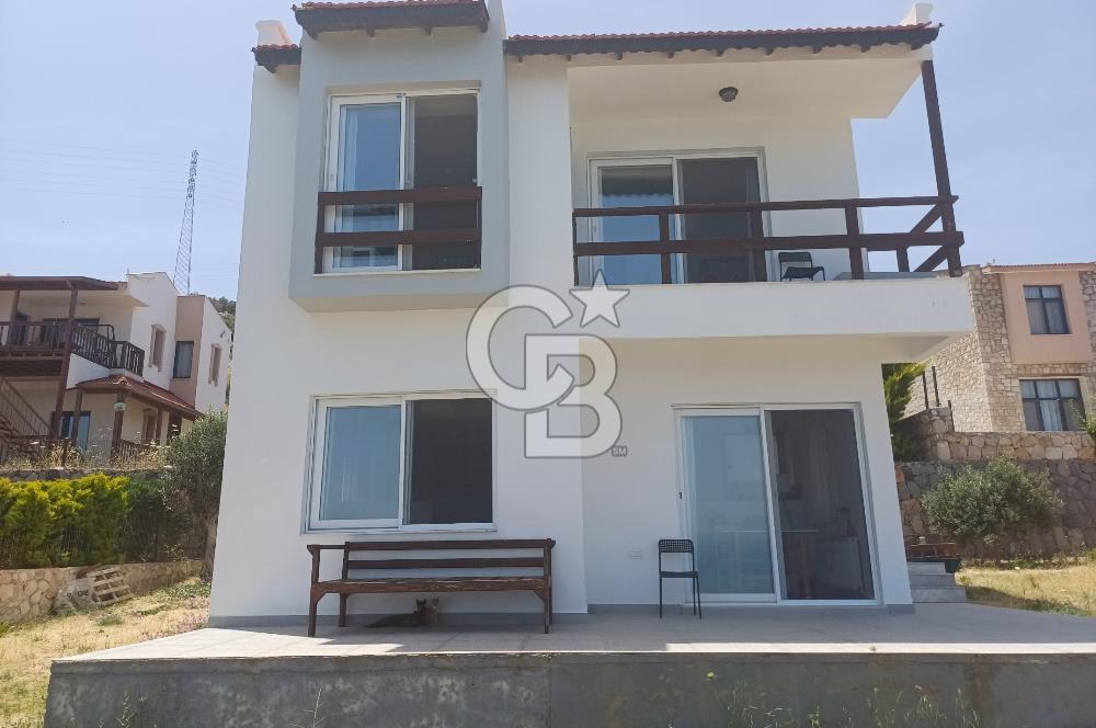  Karaburun Mordoğan da Denize Sıfır Satılık Müstakil Villa