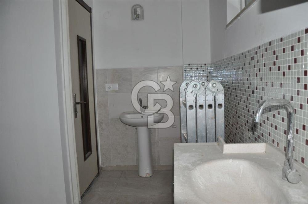 Karaman Salı Pazarı Yakını Geniş Kiralık Dükkan