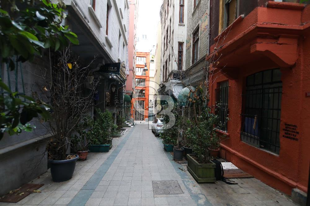Taksim Beyoğlu Asmalımescit Mahallesi Şehbender Sokakta Satılık Tarihi Bina 