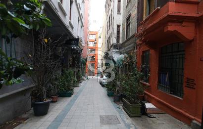 Taksim Beyoğlu Asmalımescit Mahallesi Şehbender Sokakta Satılık Tarihi Bina 