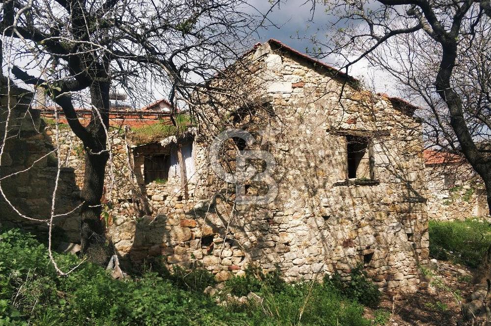 Kozbeyli Köy İçi, İçinde Kargir  Ev Ve Damı Bulunan Kiralık Kupon Arsa