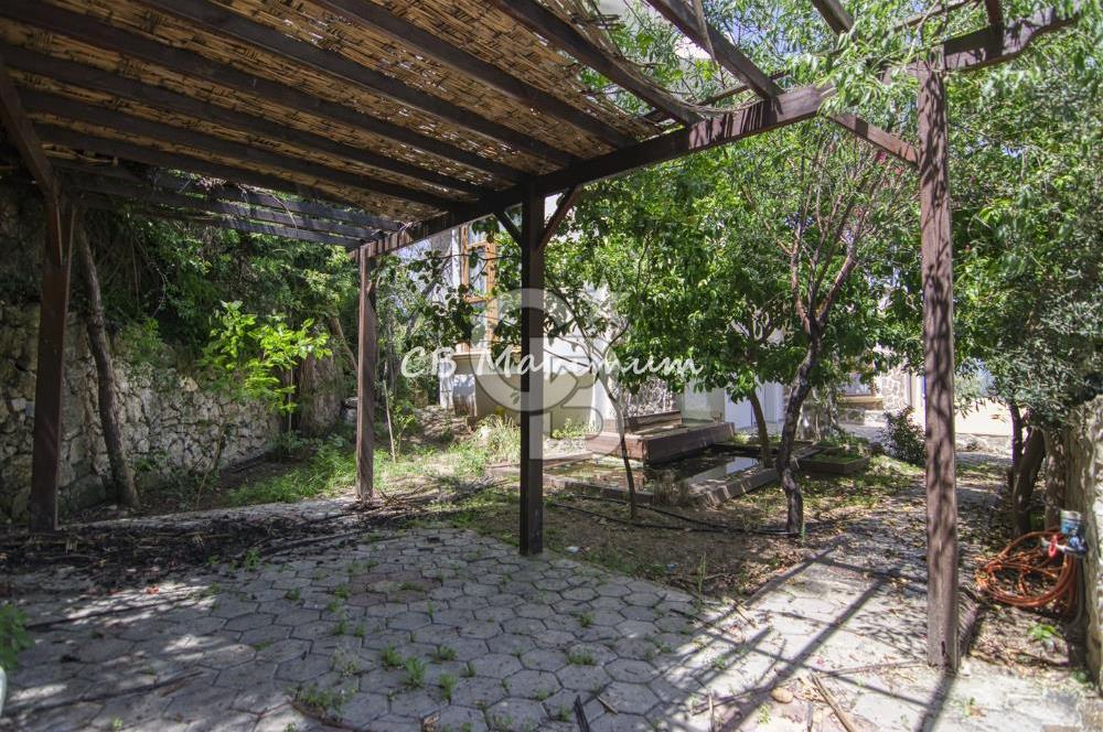 Girne Lapta'da Satılık 3+1 Havuzlu Müstakil Villa