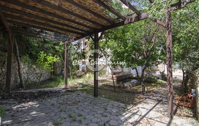 Girne Lapta'da Satılık 3+1 Havuzlu Müstakil Villa