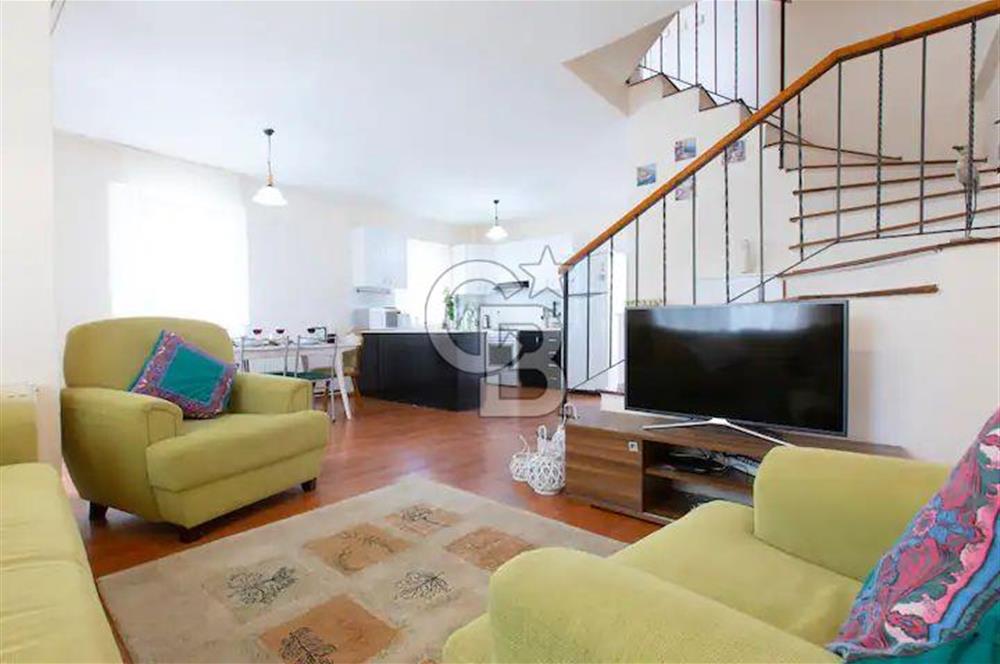 ESKİFOÇA SİTE İÇİ FULL EŞYALI FERAH 4 MEVSİMLİK KİRALIK VİLLA