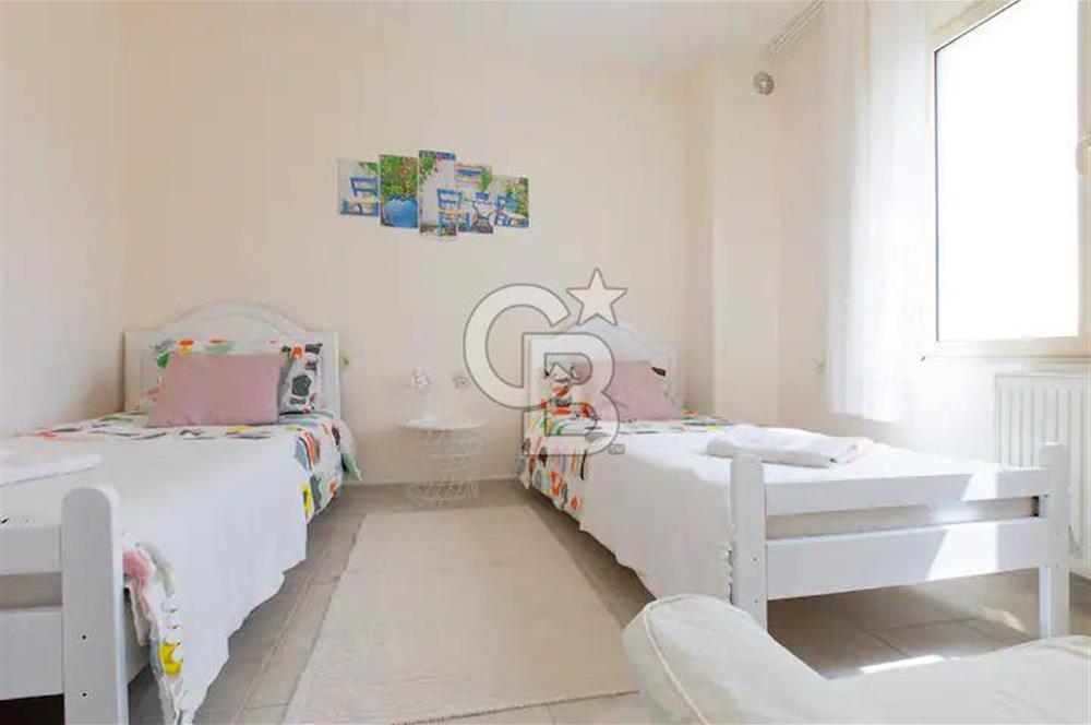 ESKİFOÇA SİTE İÇİ FULL EŞYALI FERAH 4 MEVSİMLİK KİRALIK VİLLA