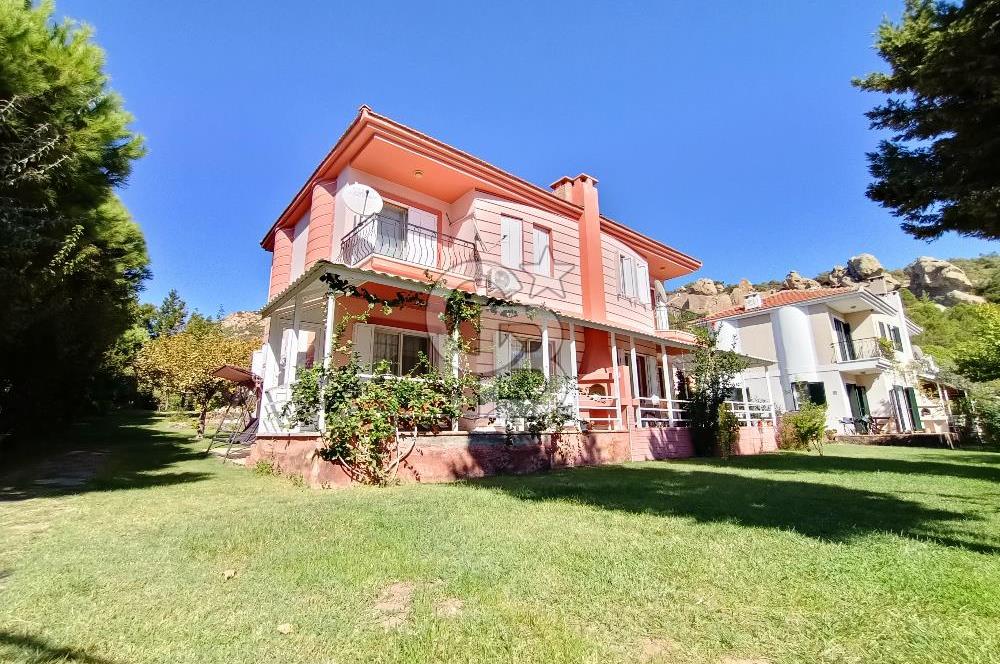 ESKİFOÇA SİTE İÇİ FULL EŞYALI FERAH 4 MEVSİMLİK KİRALIK VİLLA