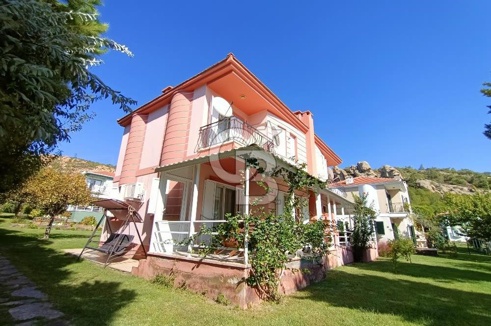 ESKİFOÇA SİTE İÇİ FULL EŞYALI FERAH 4 MEVSİMLİK KİRALIK VİLLA