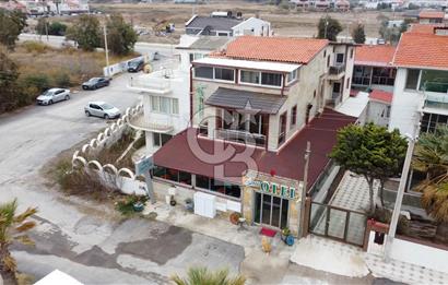 URLA İSKELE'DE DENİZ MANZARALI SATILIK BUTİK OTEL