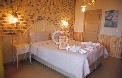 URLA İSKELE'DE DENİZ MANZARALI SATILIK BUTİK OTEL