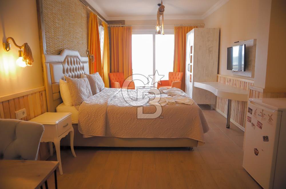 URLA İSKELE'DE DENİZ MANZARALI SATILIK BUTİK OTEL