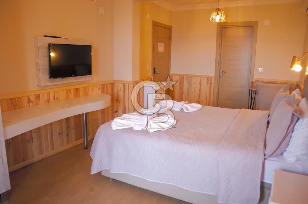 URLA İSKELE'DE DENİZ MANZARALI SATILIK BUTİK OTEL