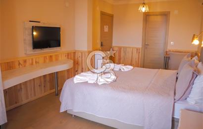 URLA İSKELE'DE DENİZ MANZARALI SATILIK BUTİK OTEL