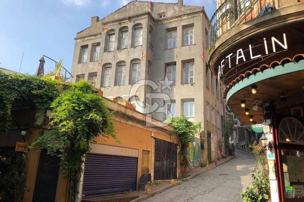 Balat’ta Deniz manzaralı Otele Uygun SATILIK Bina