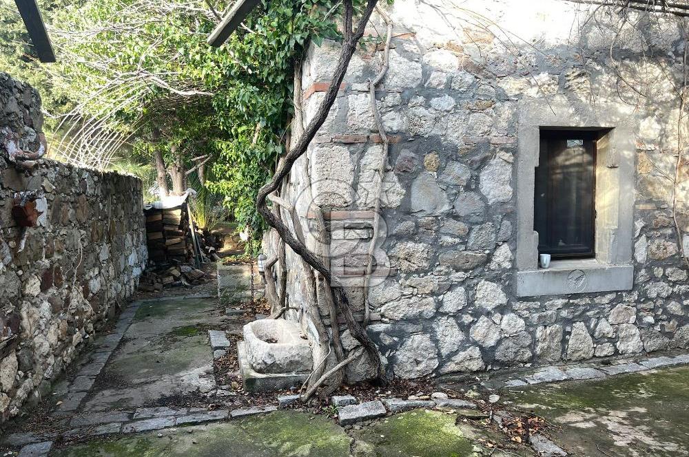 BOZCAADA'DA SATILIK TAŞ EV VE ARAZİ