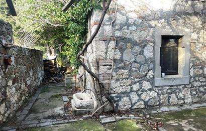 BOZCAADA'DA SATILIK TAŞ EV VE ARAZİ